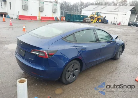2021 Tesla Model 3 Long Range Dual Motor All-Wheel Drive z USA, uszkodzony, nr VIN 5YJ3E1EB5MF028236
